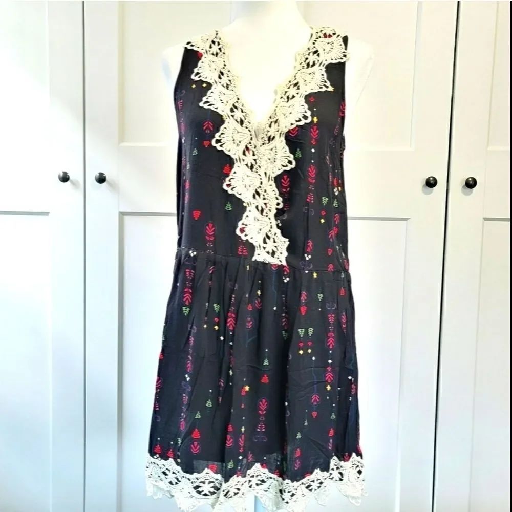 Entro vneck mini dress